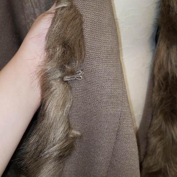 Faux Fur Knit Poncho - Picture 4 of 5